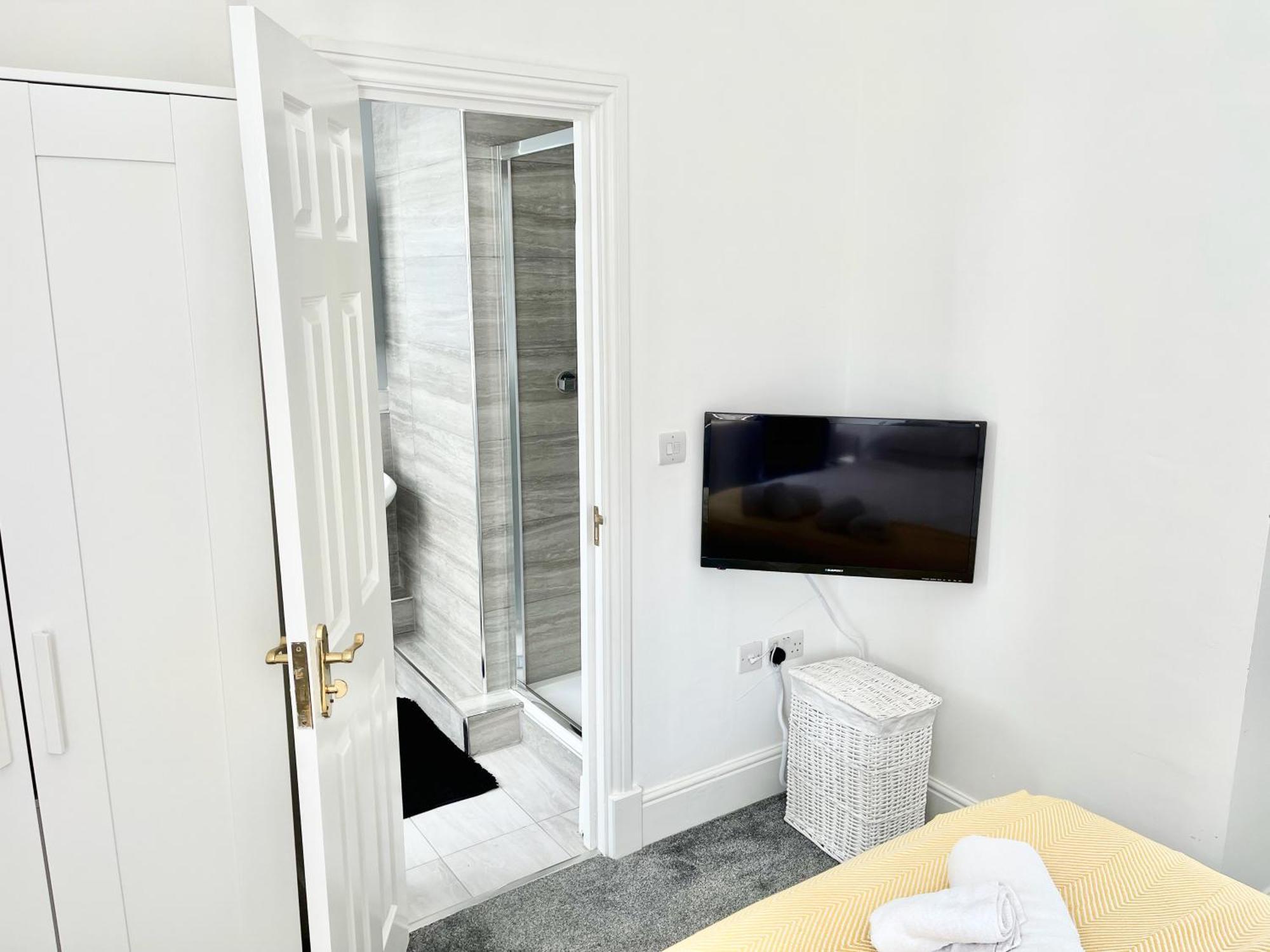 St Andrews Apartments Maidstone Exterior photo