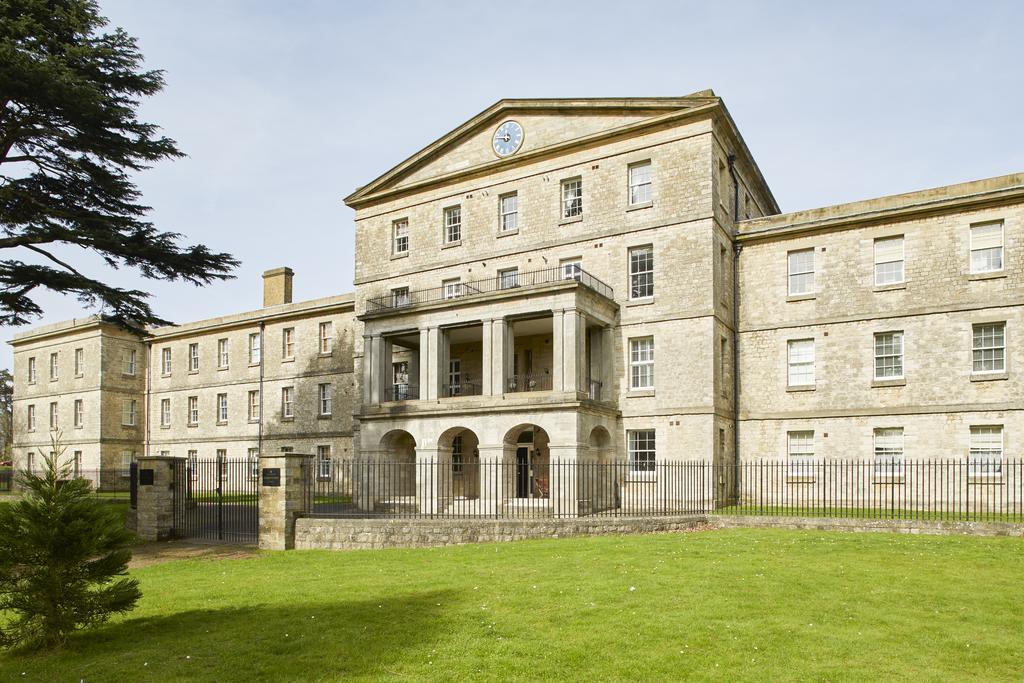 St Andrews Apartments Maidstone Exterior photo